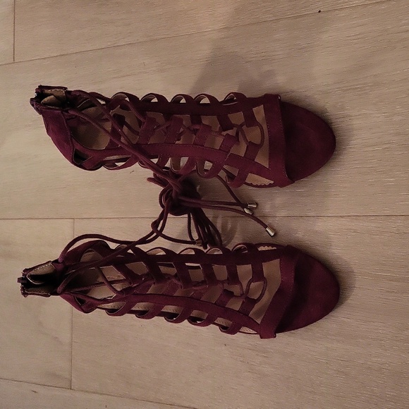 CHAROLETTE RUSSE strappy 4" burgundy stilettos - Picture 2 of 11